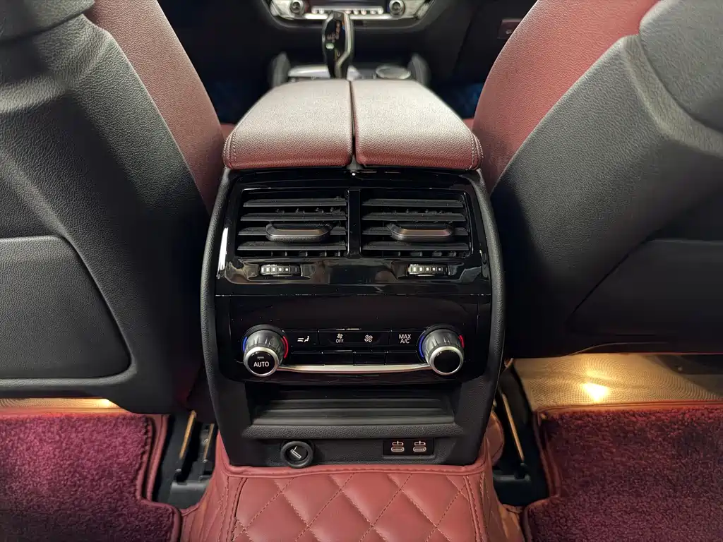 BMW 5 Series — миниатюра 11