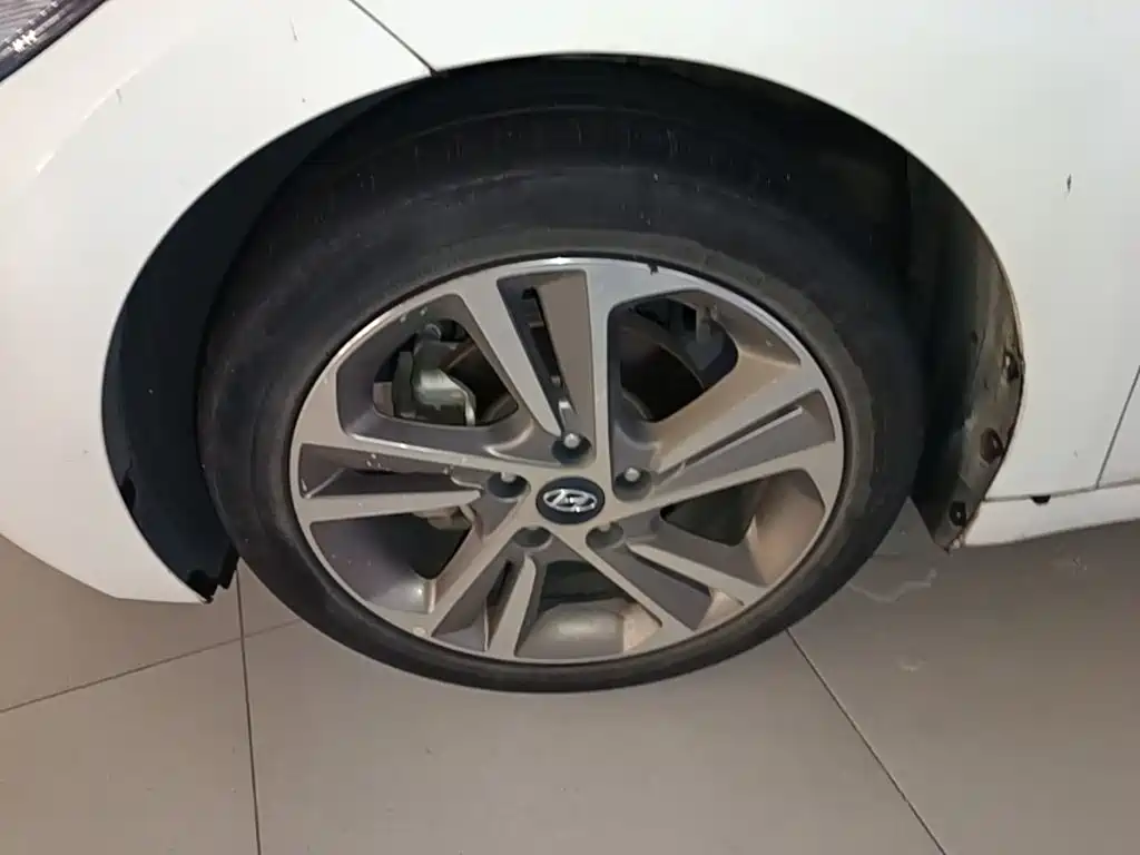 Hyundai Elantra — миниатюра 23