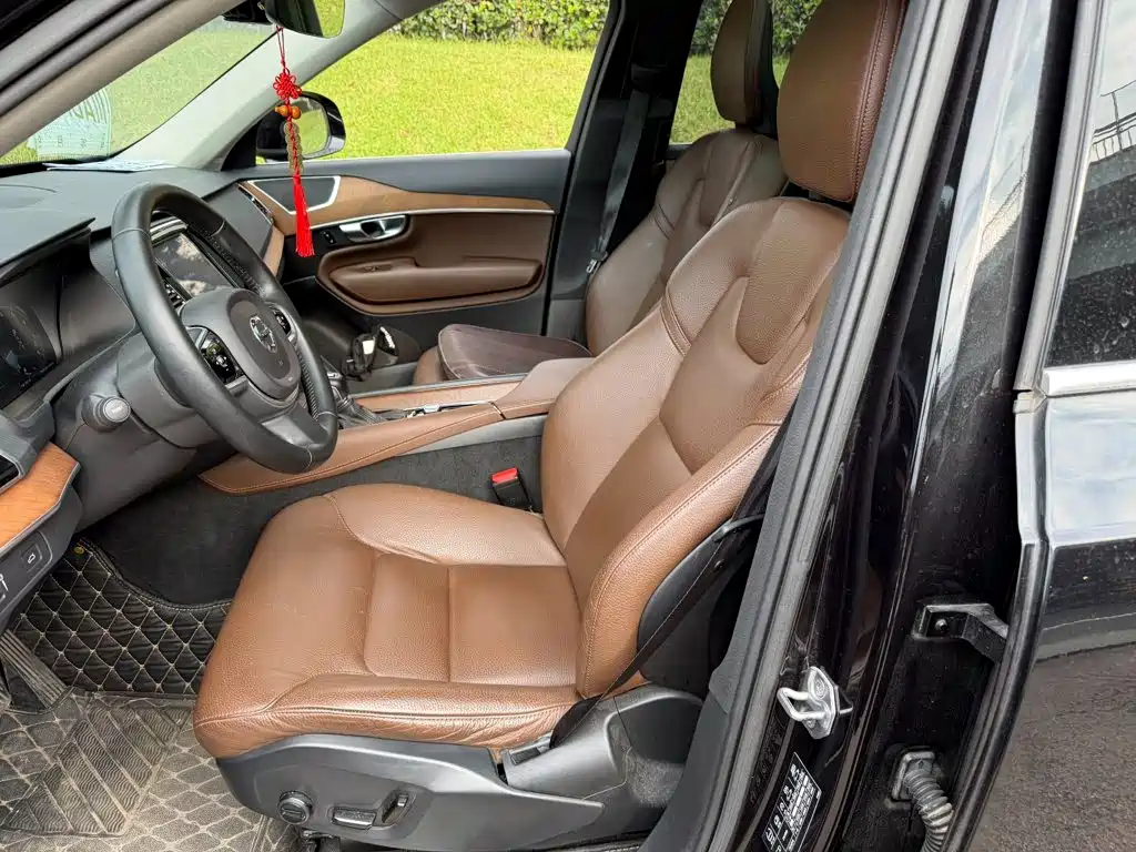 Volvo XC90 — миниатюра 8