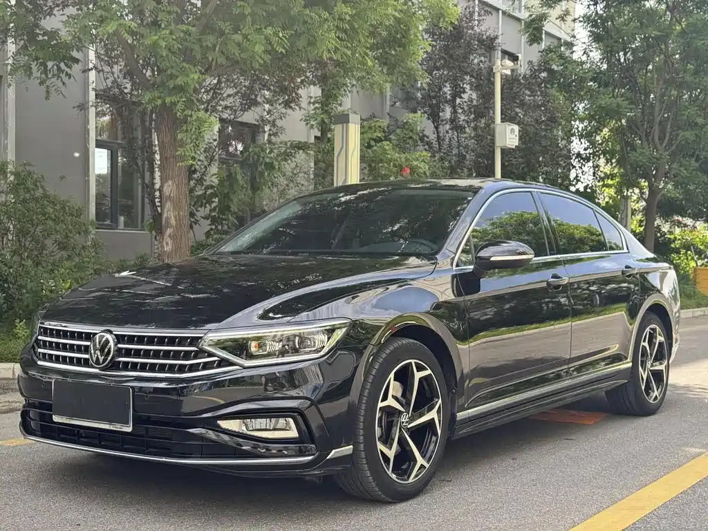 2023 Volkswagen Passat - zdjęcie 1 z 12