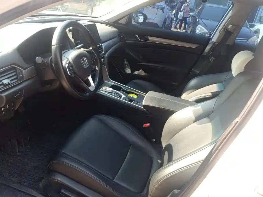 Honda Accord — миниатюра 9