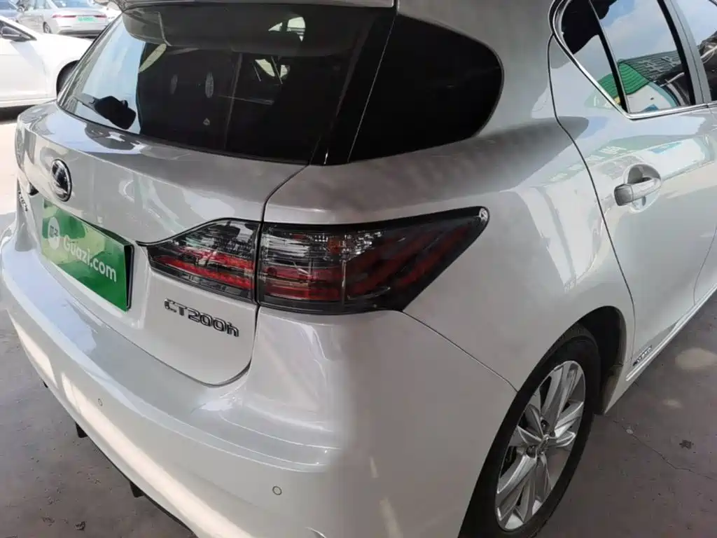 Lexus CT — миниатюра 8