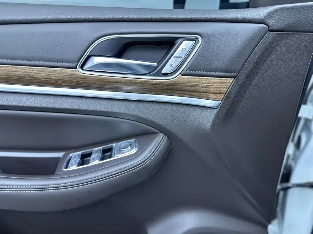 Roewe RX8 — миниатюра 13