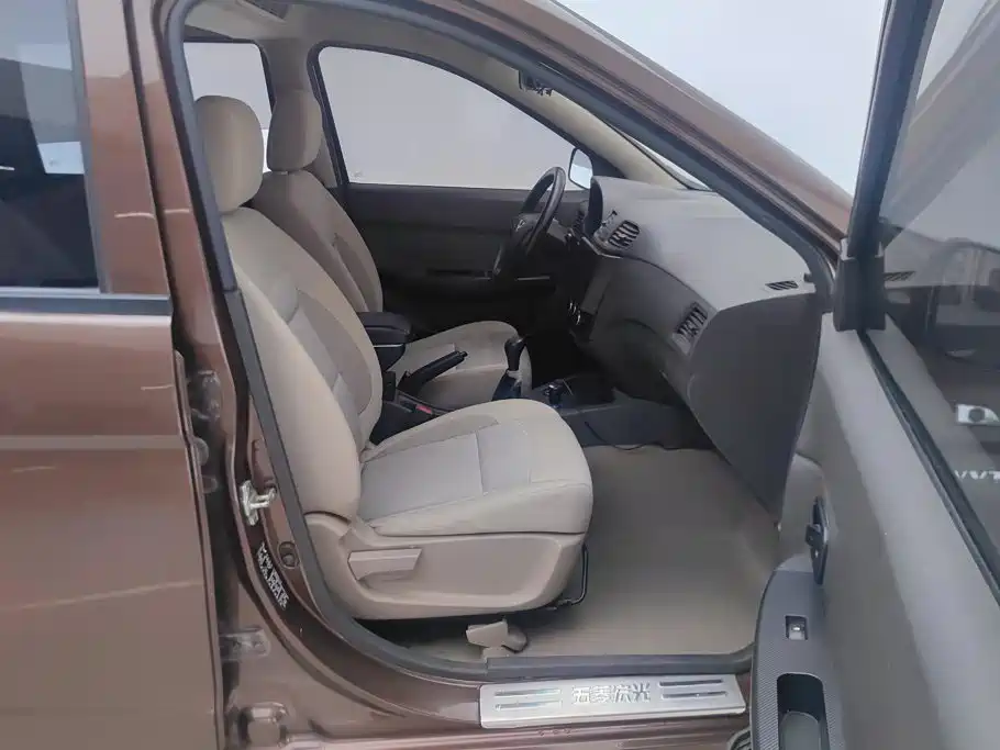 Wuling Hongguang — миниатюра 8