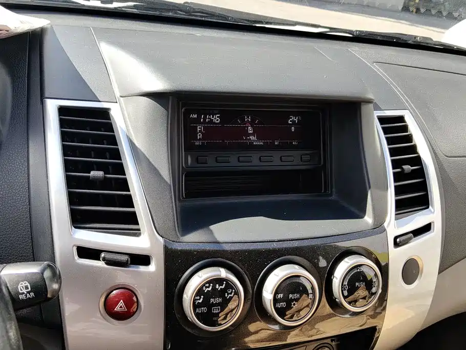 Mitsubishi Pajero Sport — миниатюра 12
