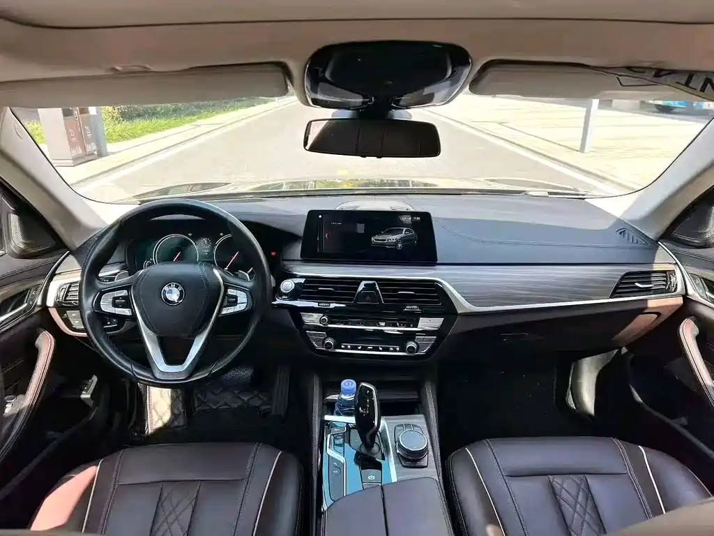 BMW 5 Series — миниатюра 4