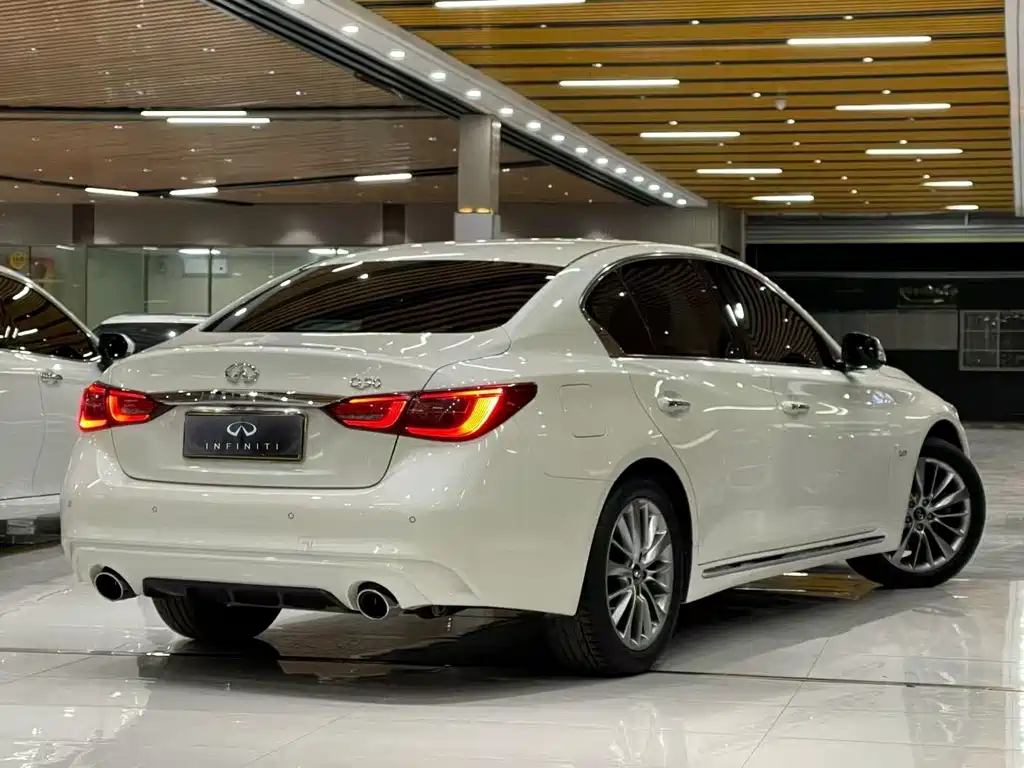 Infiniti Q50L 2018 2.0T V