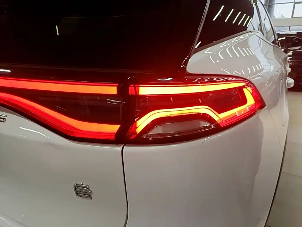 BYD Tang New Energy — миниатюра 8