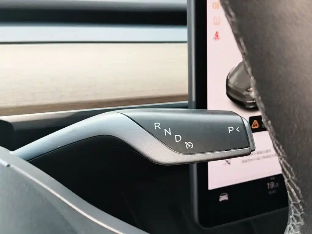 Tesla Model Y — миниатюра 14