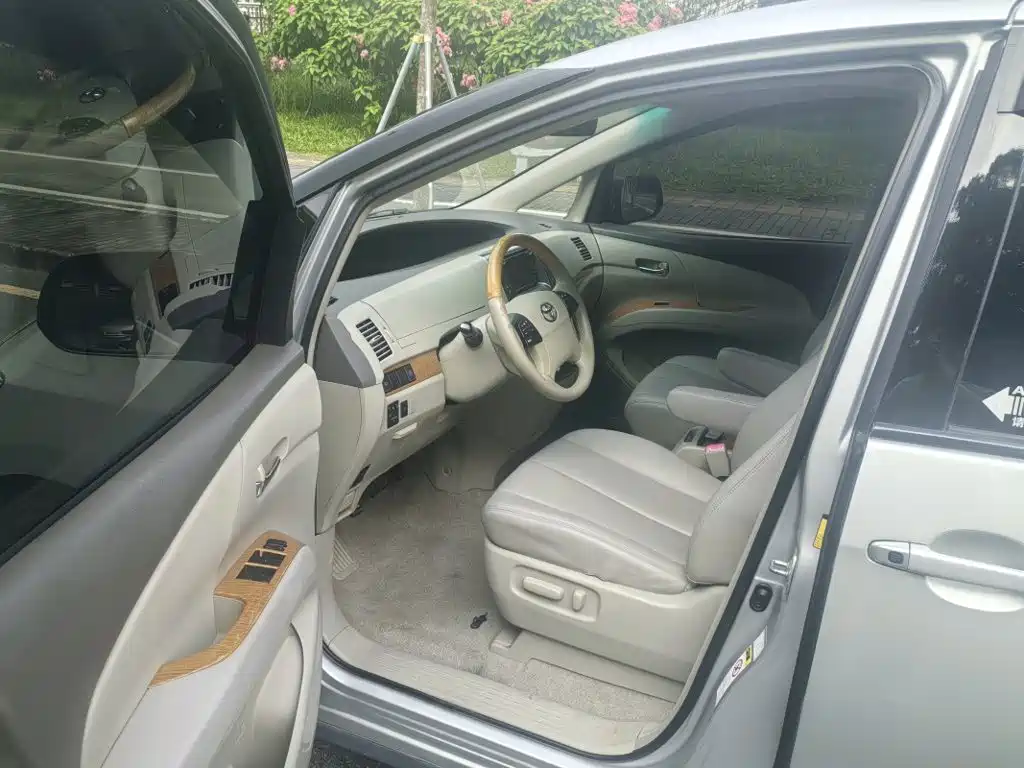 Toyota Previa — миниатюра 9