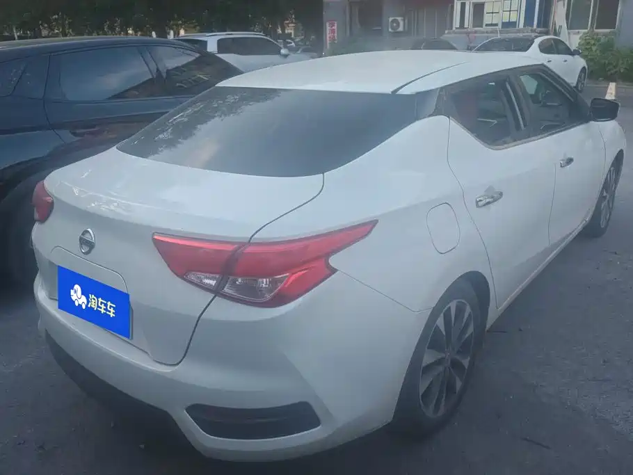 Nissan Bluebird — миниатюра 3