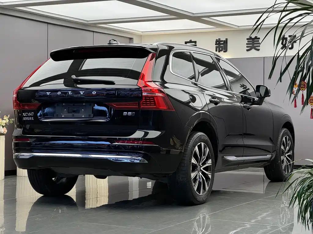 Volvo XC60 2025 B5 Sport