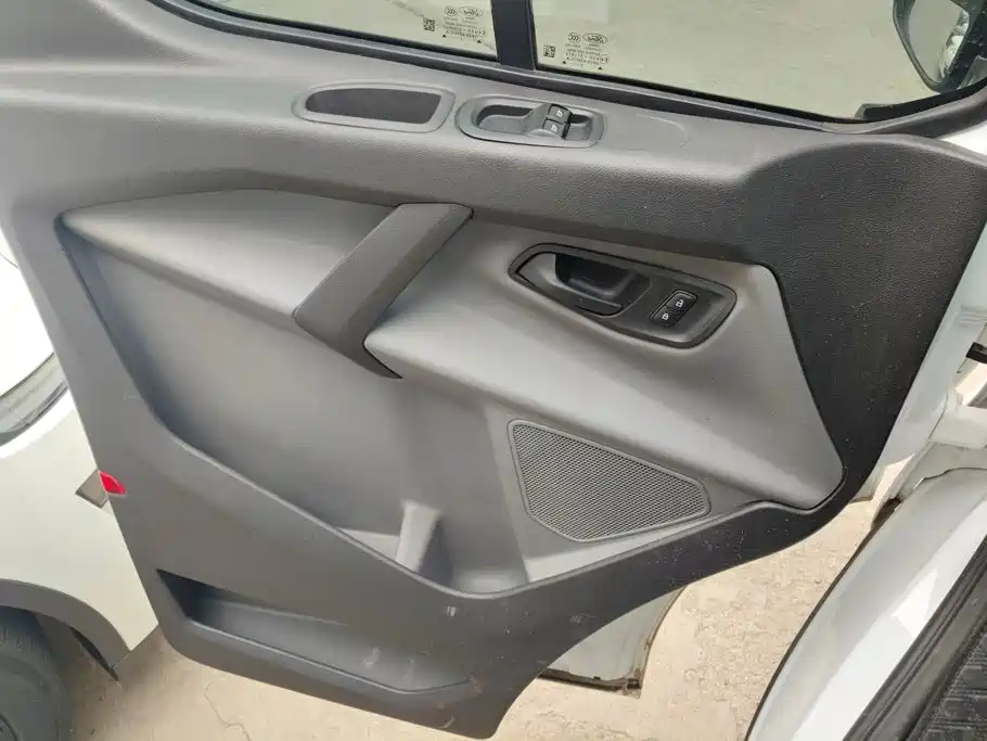 Ford Transit — миниатюра 7