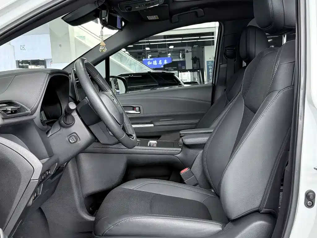 Toyota Sienna — миниатюра 7
