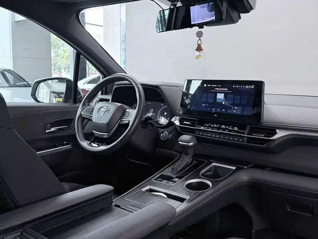 Toyota Sienna — миниатюра 19