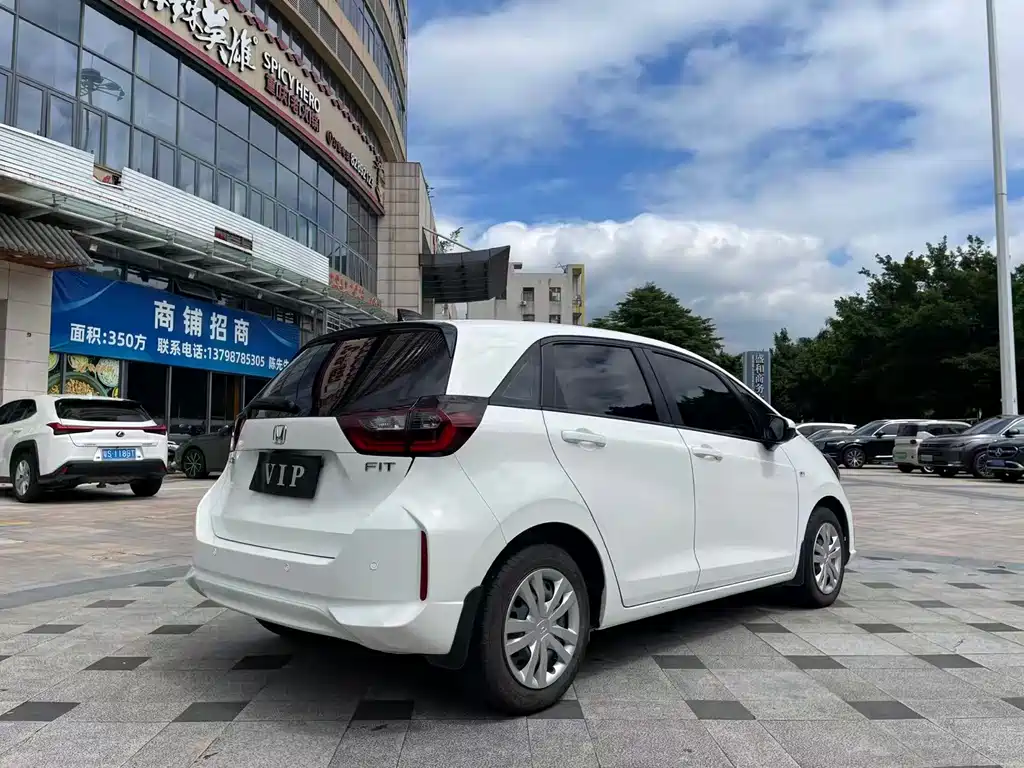 Honda Fit — миниатюра 7