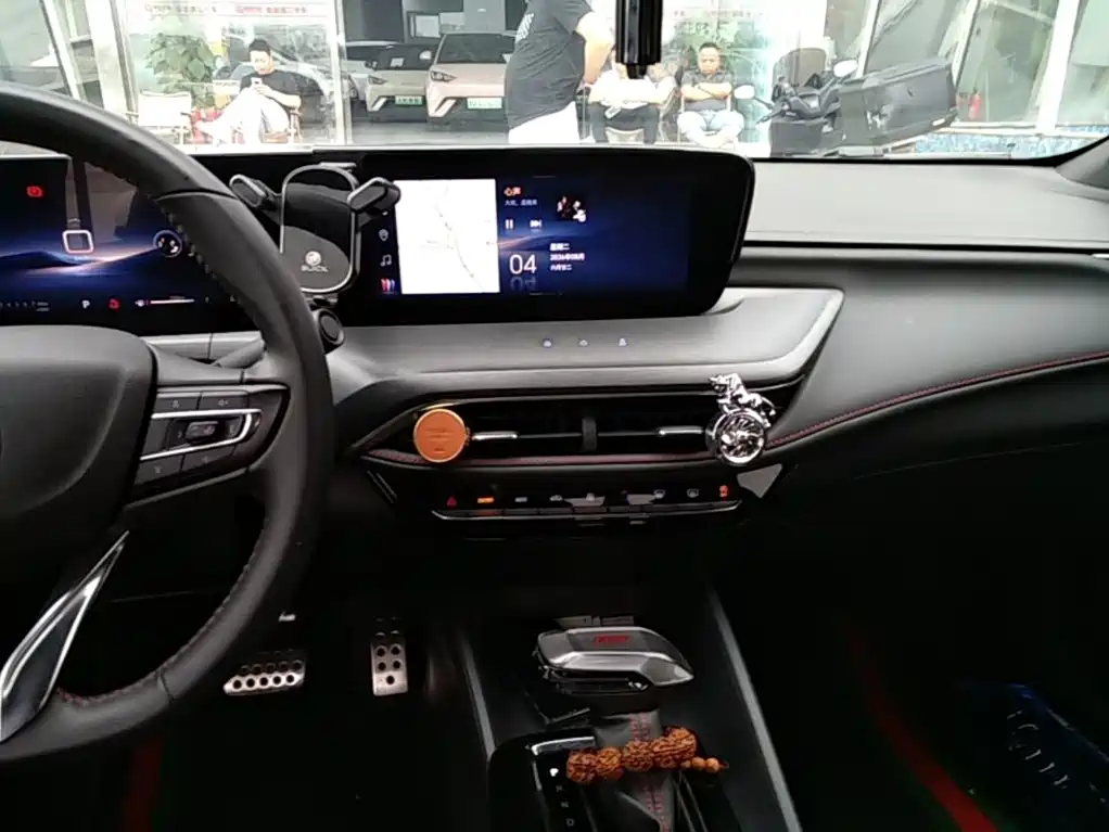 Buick Verano — миниатюра 13