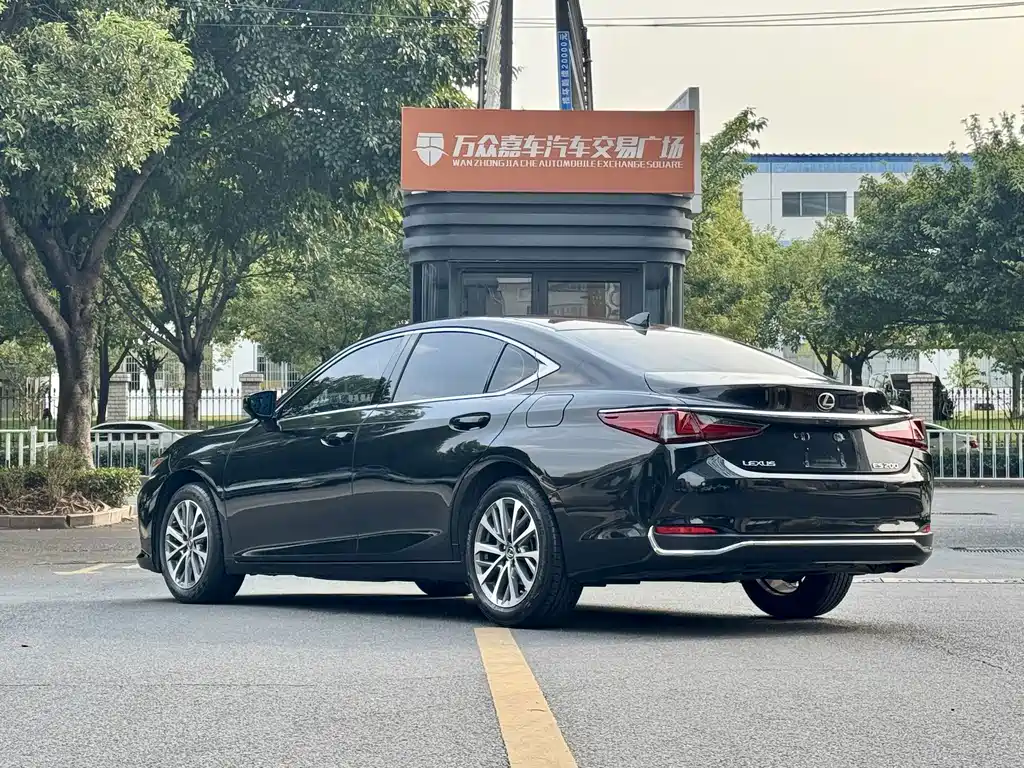 Lexus ES — миниатюра 4
