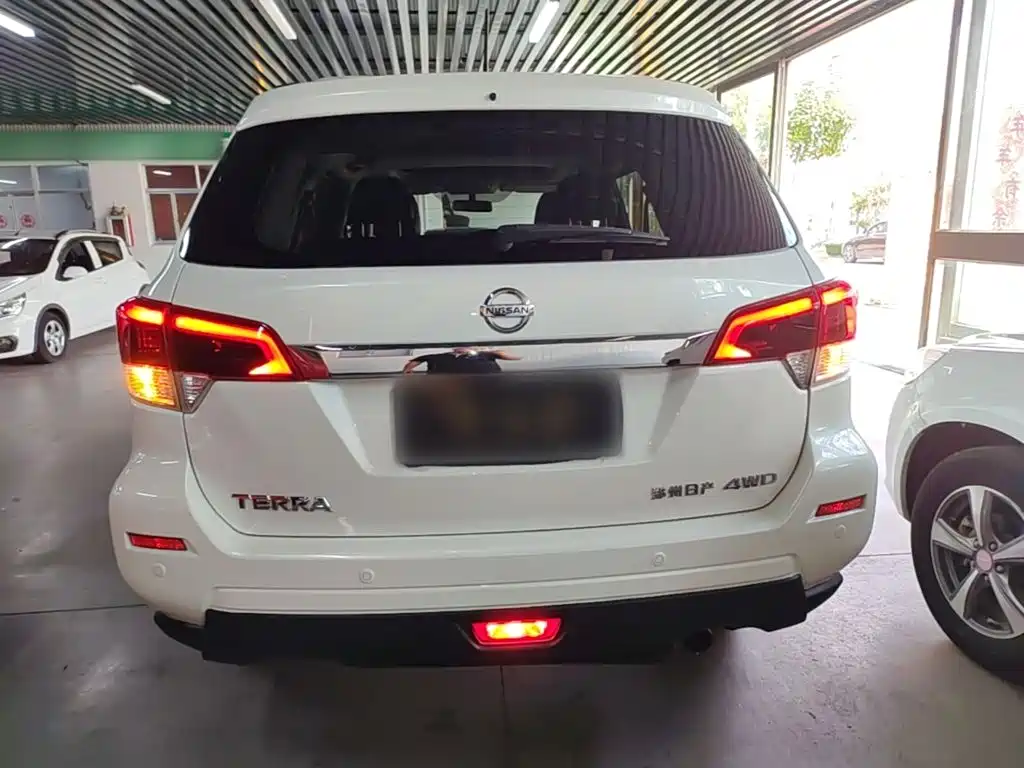 Nissan Terra — миниатюра 6