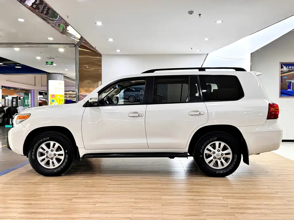 Toyota Land Cruiser 2012 4.0L AT VX
