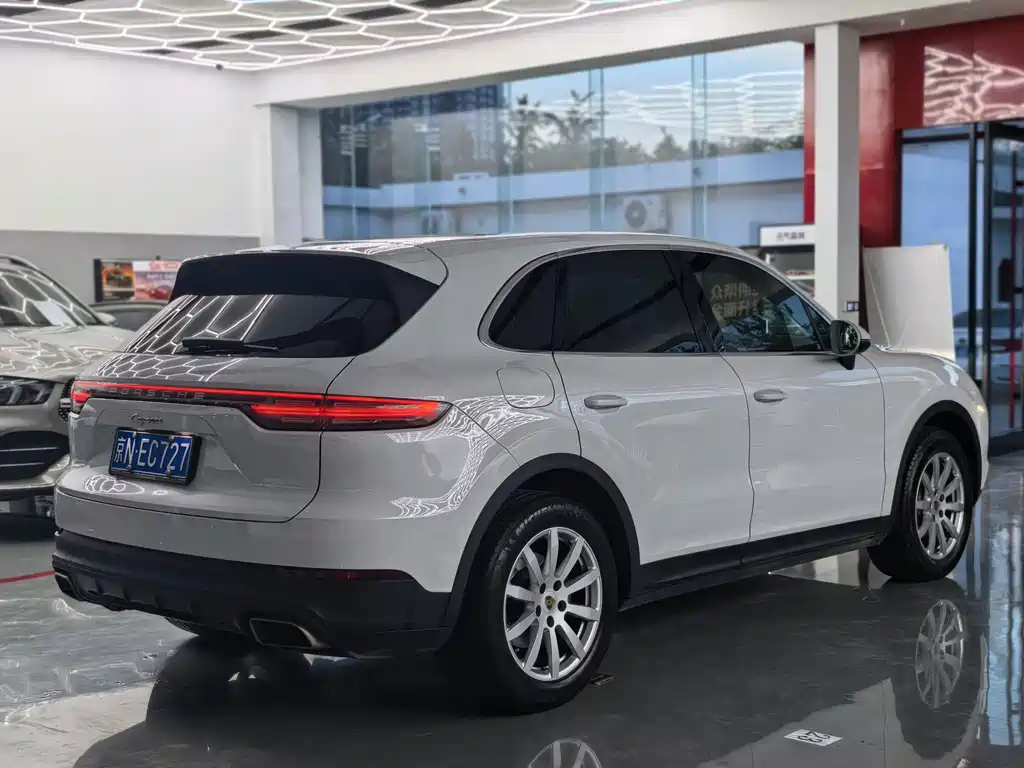 Porsche Cayenne — миниатюра 8