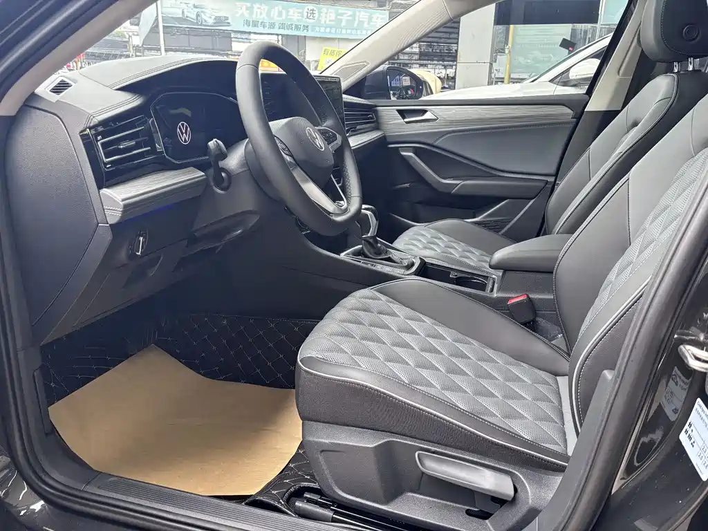 Volkswagen Sagitar 2025 300TSI DSG