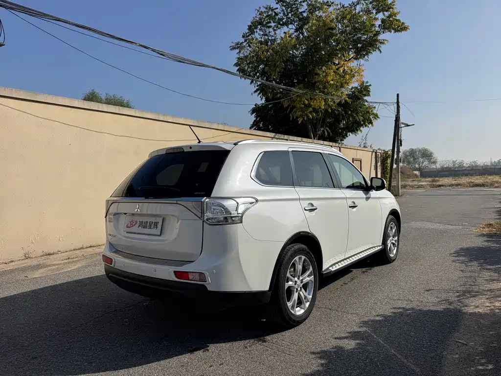 Mitsubishi Outlander (Import) — миниатюра 4