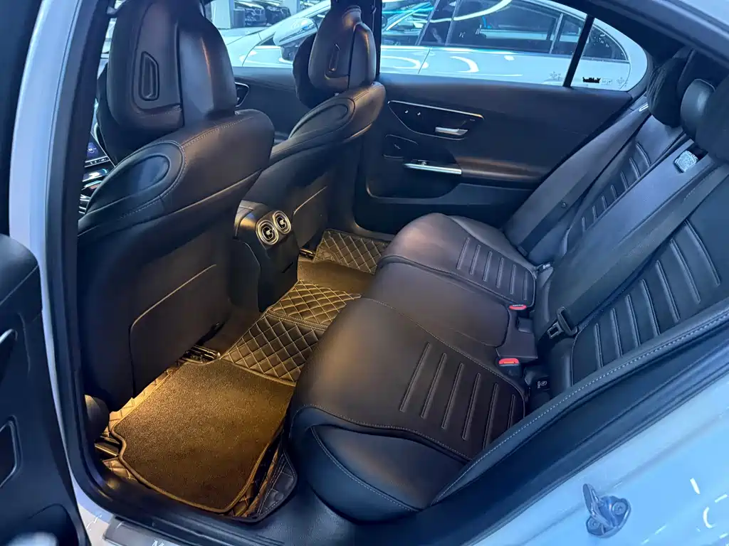 Mercedes-Benz C-Class — миниатюра 9