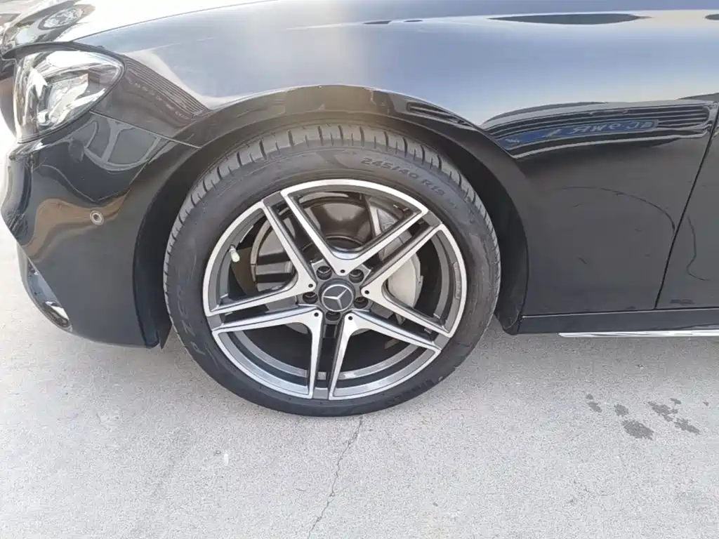 Mercedes-Benz E-Class — миниатюра 23
