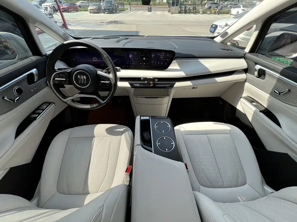 Buick GL8 2024 Premium 7 мест