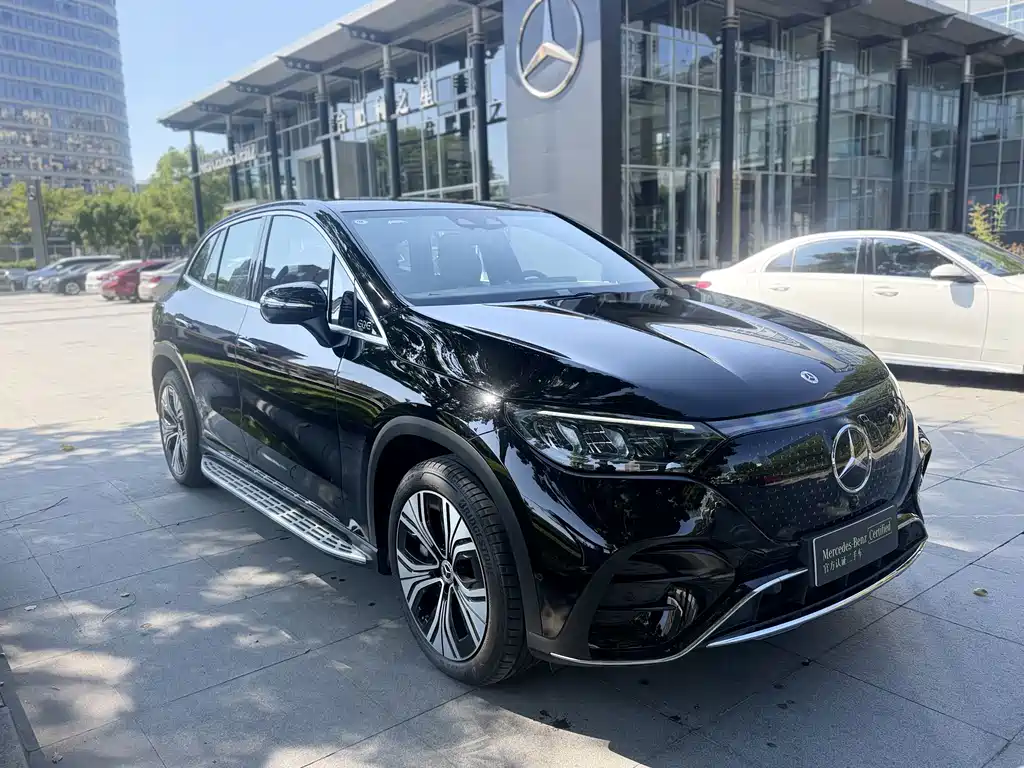 Mercedes-Benz EQE SUV — миниатюра 2