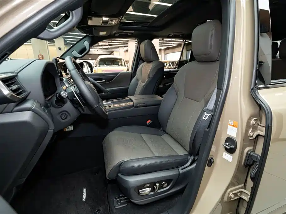 Lexus LX 2025 700h OVERTRAIL