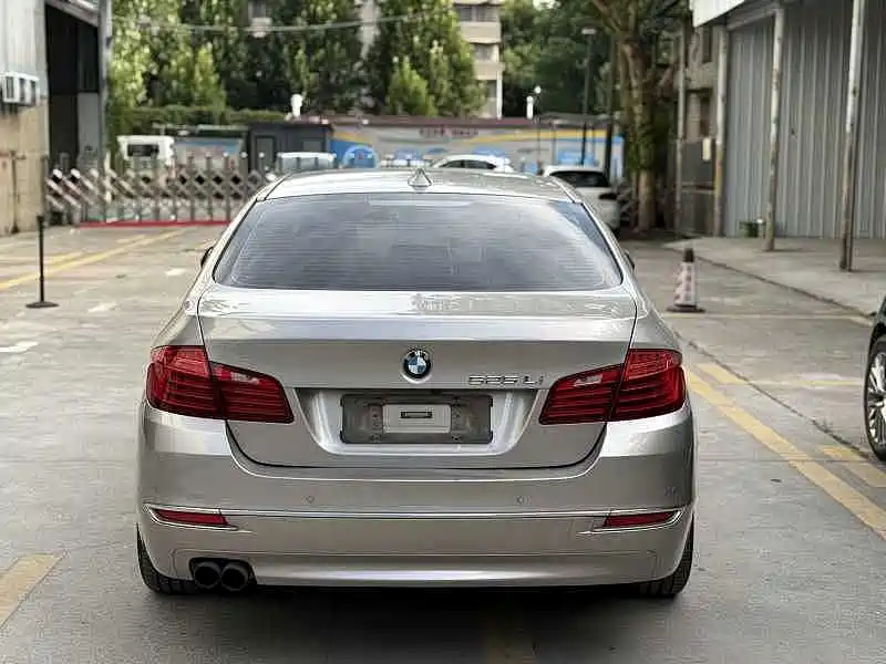 BMW 5 Series — миниатюра 17
