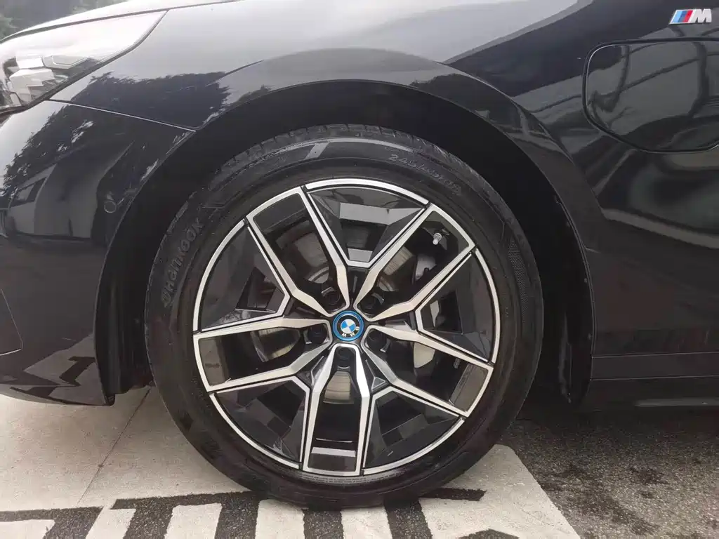 BMW i5 — миниатюра 3