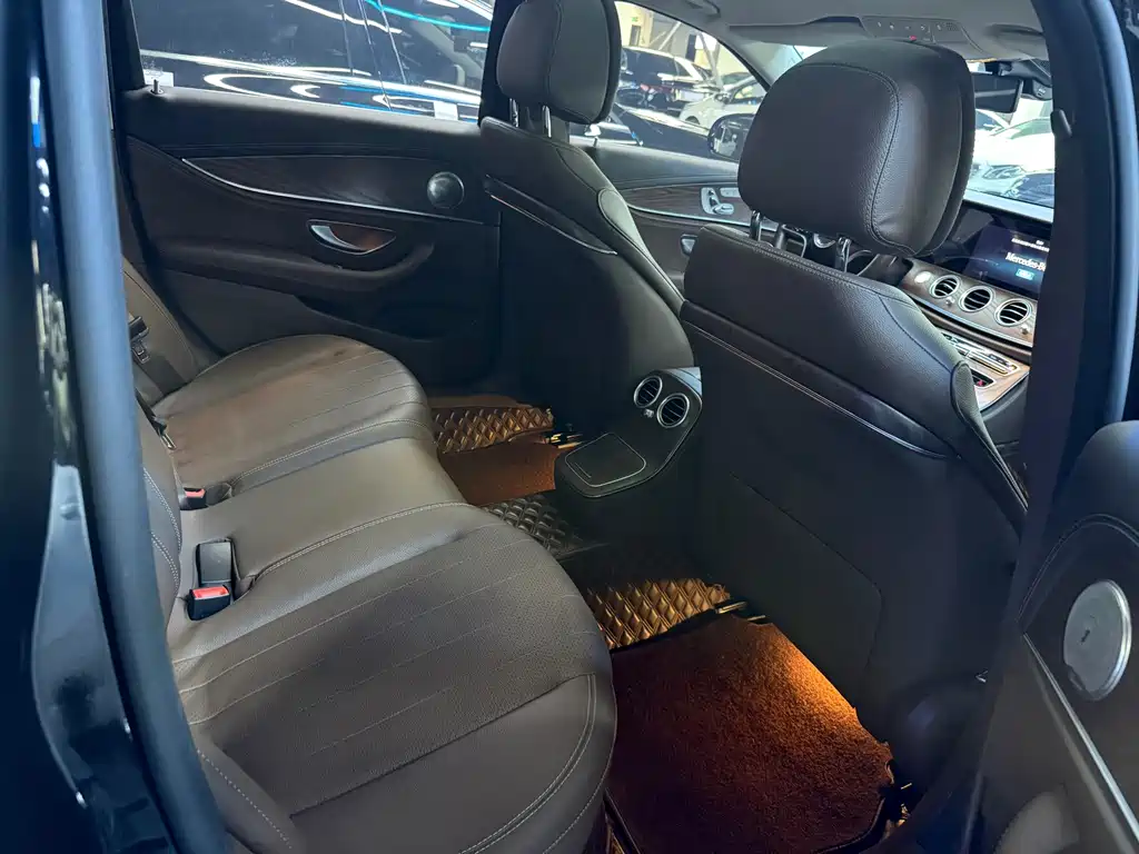 Mercedes-Benz E-Class — миниатюра 13