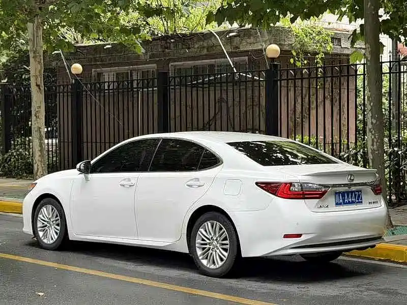 Lexus ES — миниатюра 16