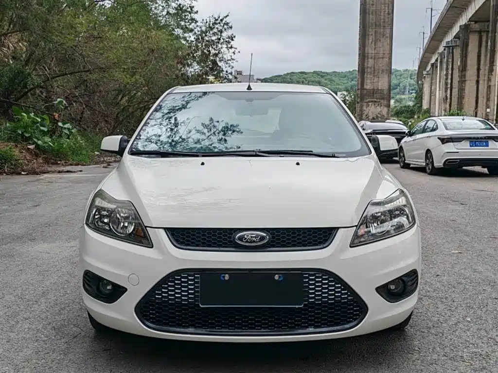Ford Focus 2013 1.8L AT