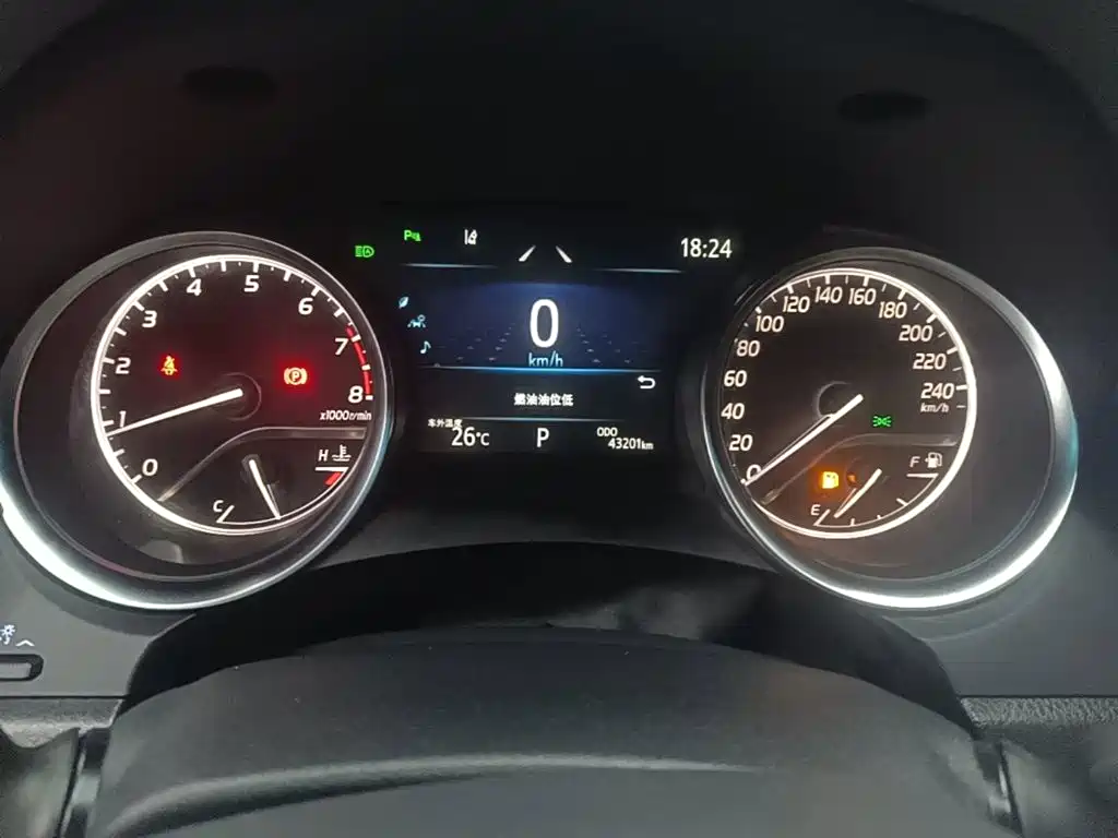 Toyota Camry — миниатюра 12