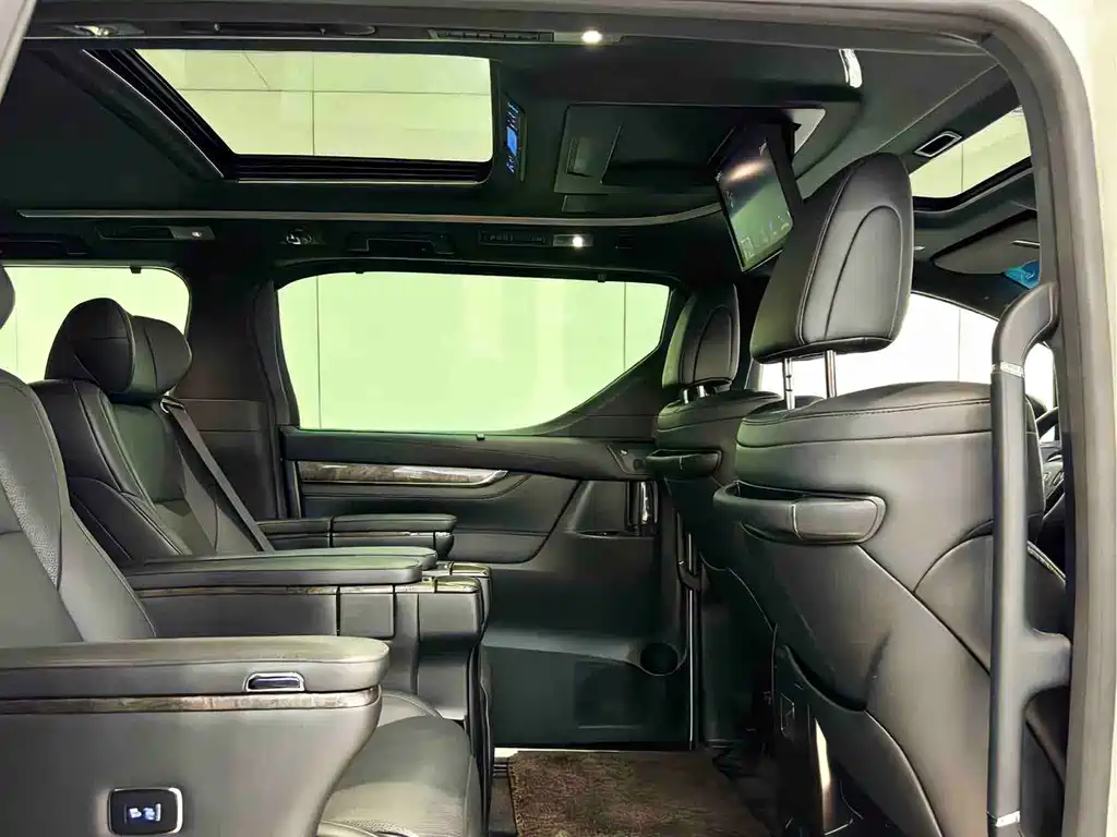 Toyota Alphard - фото 13