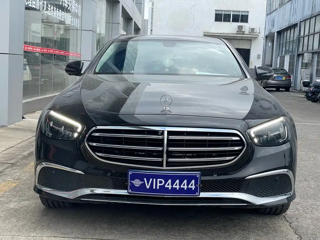 Mercedes-Benz E-Class — миниатюра 2