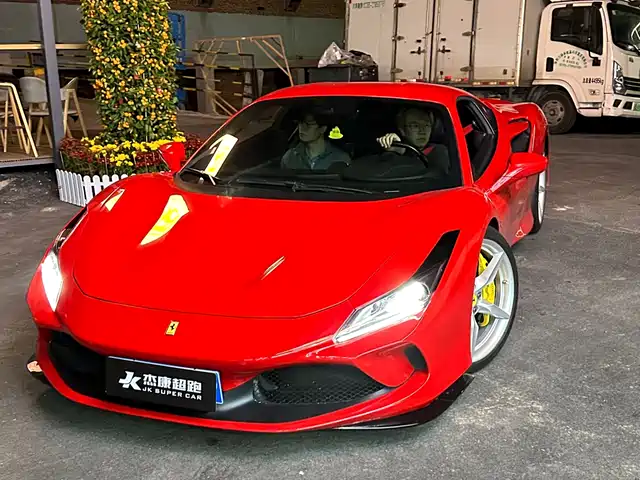 FERRARI F8
