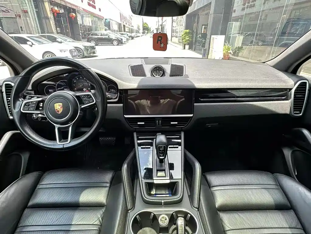 Porsche Cayenne — миниатюра 4