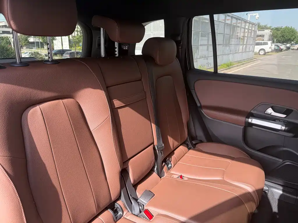 Mercedes-Benz GLB — миниатюра 24