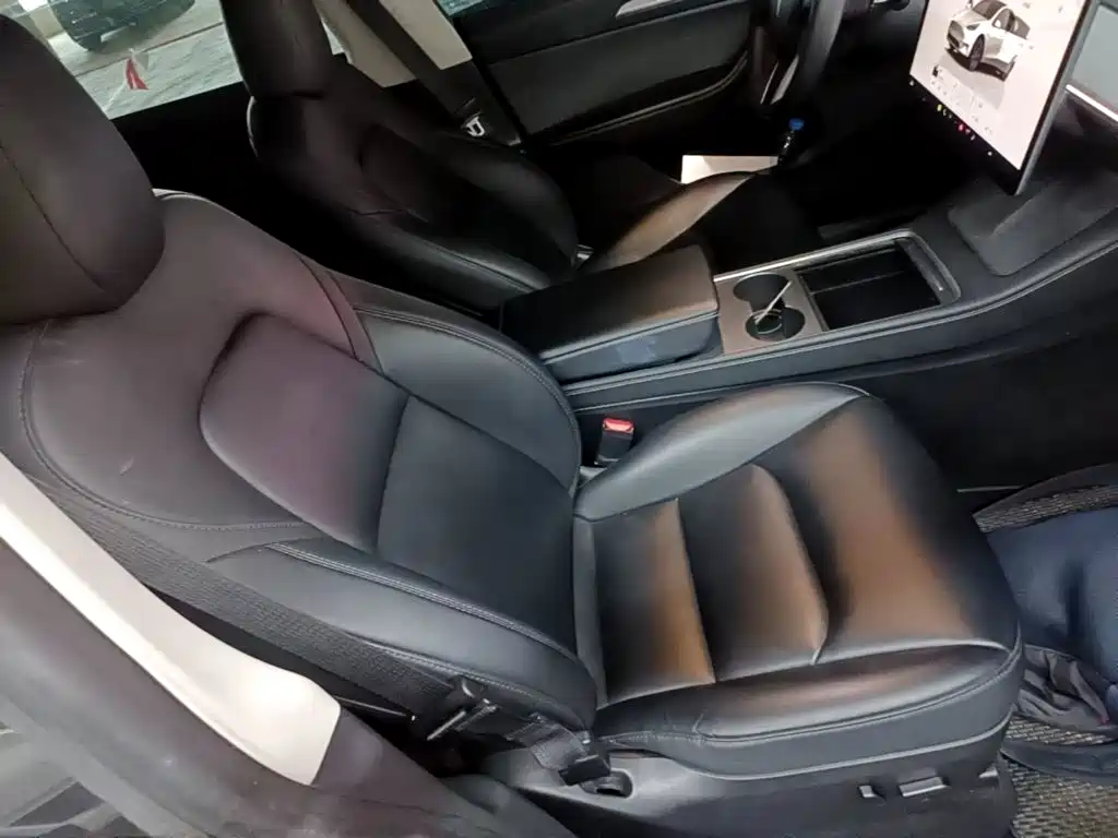 Tesla Model Y — миниатюра 25