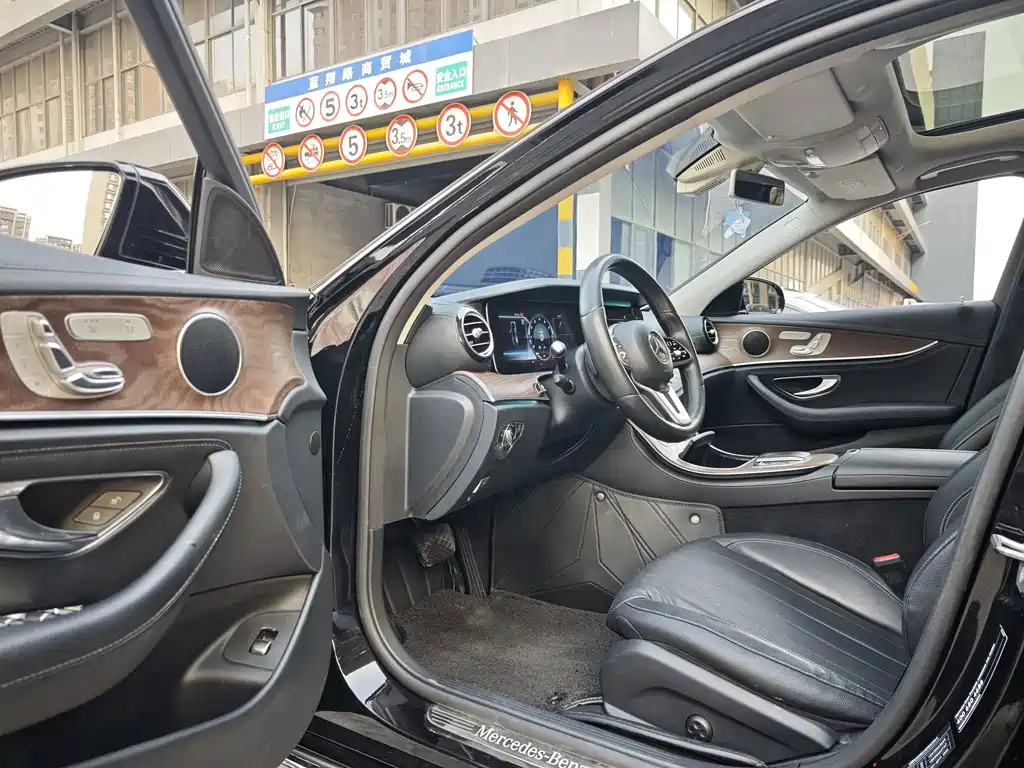 Mercedes-Benz E-Class — миниатюра 6