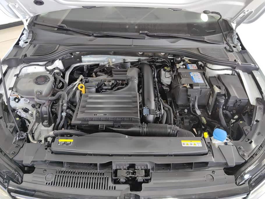 Volkswagen Golf 1.4 л 2022 г. Белый, пробег 48200 км