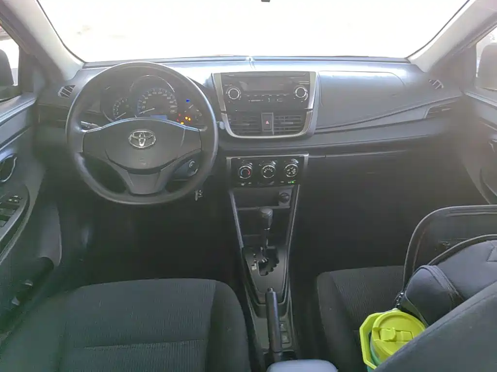 Toyota Yaris L — миниатюра 10