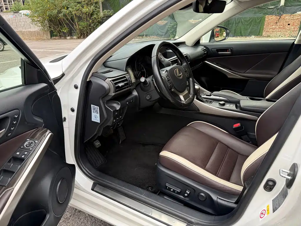 Lexus IS — миниатюра 8