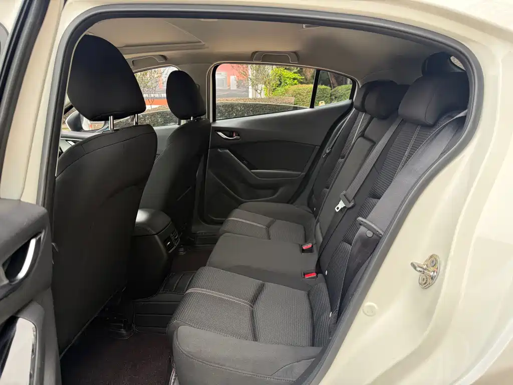 Mazda 3 Axela — миниатюра 10