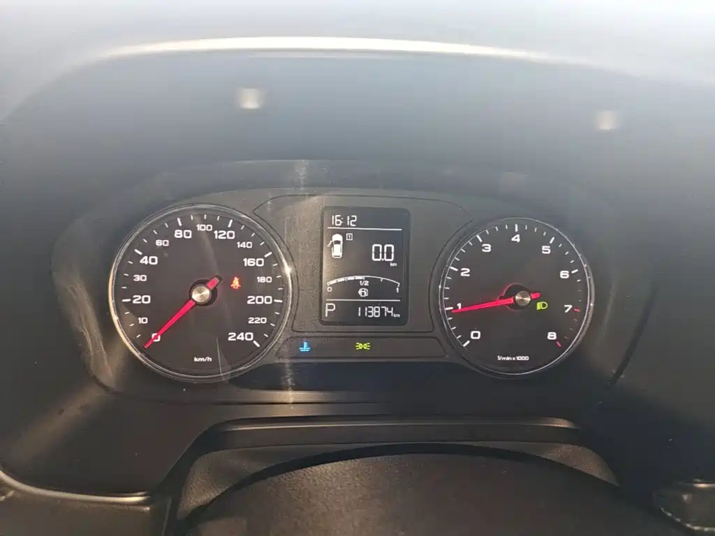 Roewe RX5 — миниатюра 12